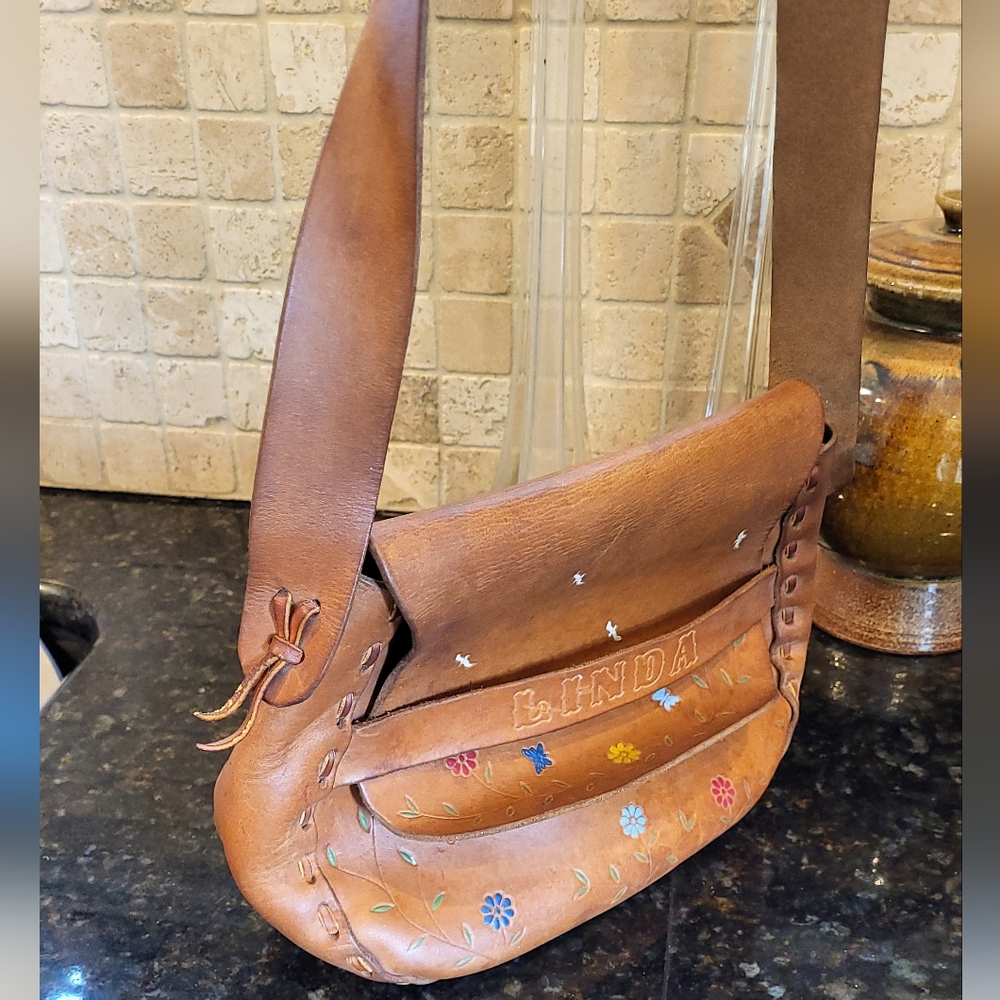 Vintage Tan Tooled Leather Purse with Embossed Flowers, Birds, and Butterflies - Picture 7 of 15